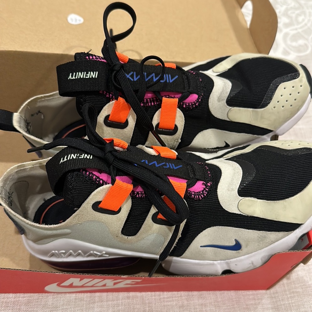 Nike air max infinity sneakers